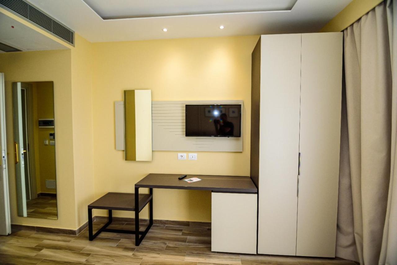 Hotel Orange เดอร์มี ภายนอก รูปภาพ